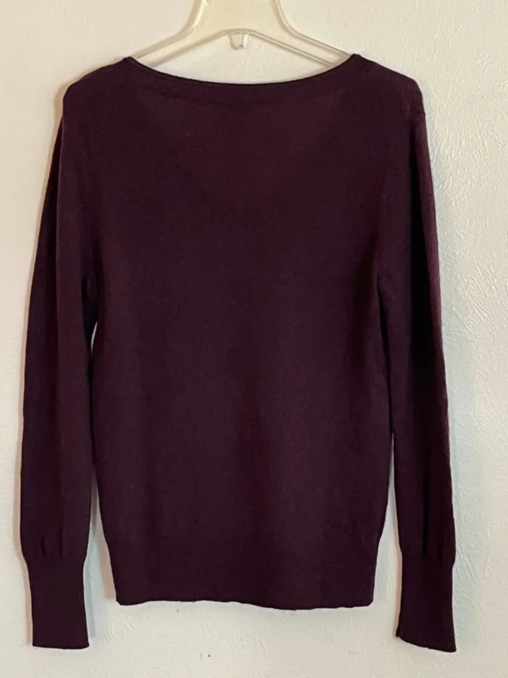 Halogen Women's Purple 100% Cashmere V-Neck Sweater Size M Preppy Quiet Luxury